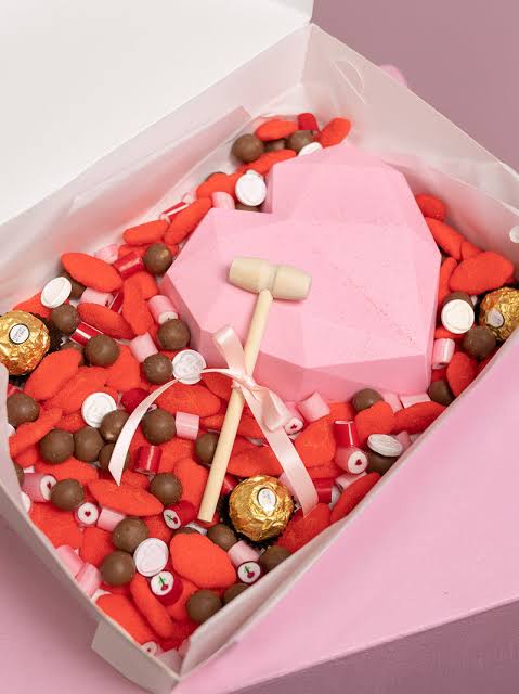 Gender Reveal Heart Smash Cake - Gender Reveal Cannon