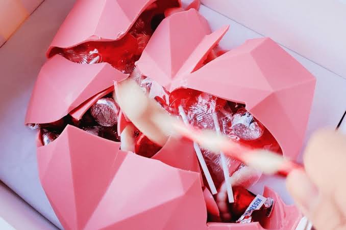 Gender Reveal Heart Smash Cake - Gender Reveal Cannon