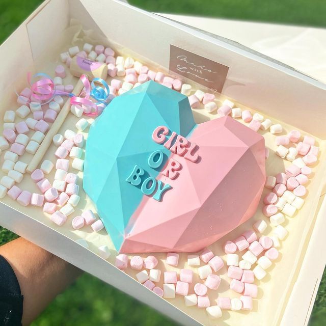 Gender Reveal Heart Smash Cake